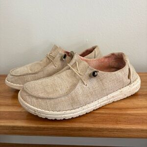 HEY DUDE Women's 7 tan cream chambray slip on shoe
